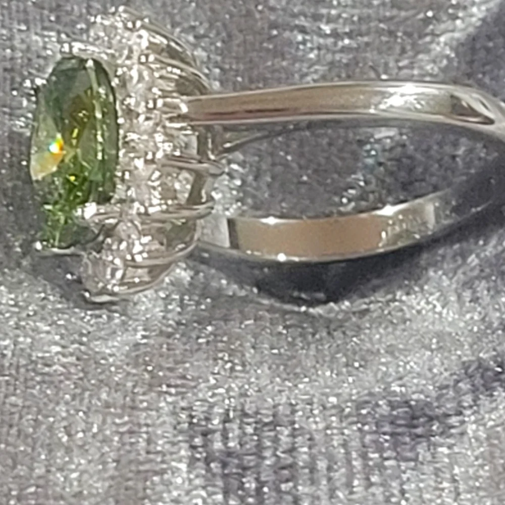 925S Genuine Peridot Flower Ring - Picture 4 of 13